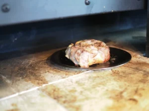 窯GRANDEで焼く牛肉